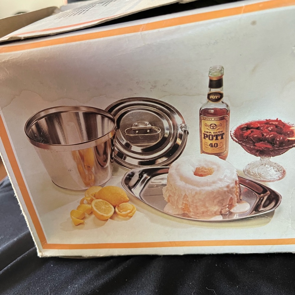 Classic Silver Angel Food / Jello Mold Tube Pan - metal - Picture 9 of 10